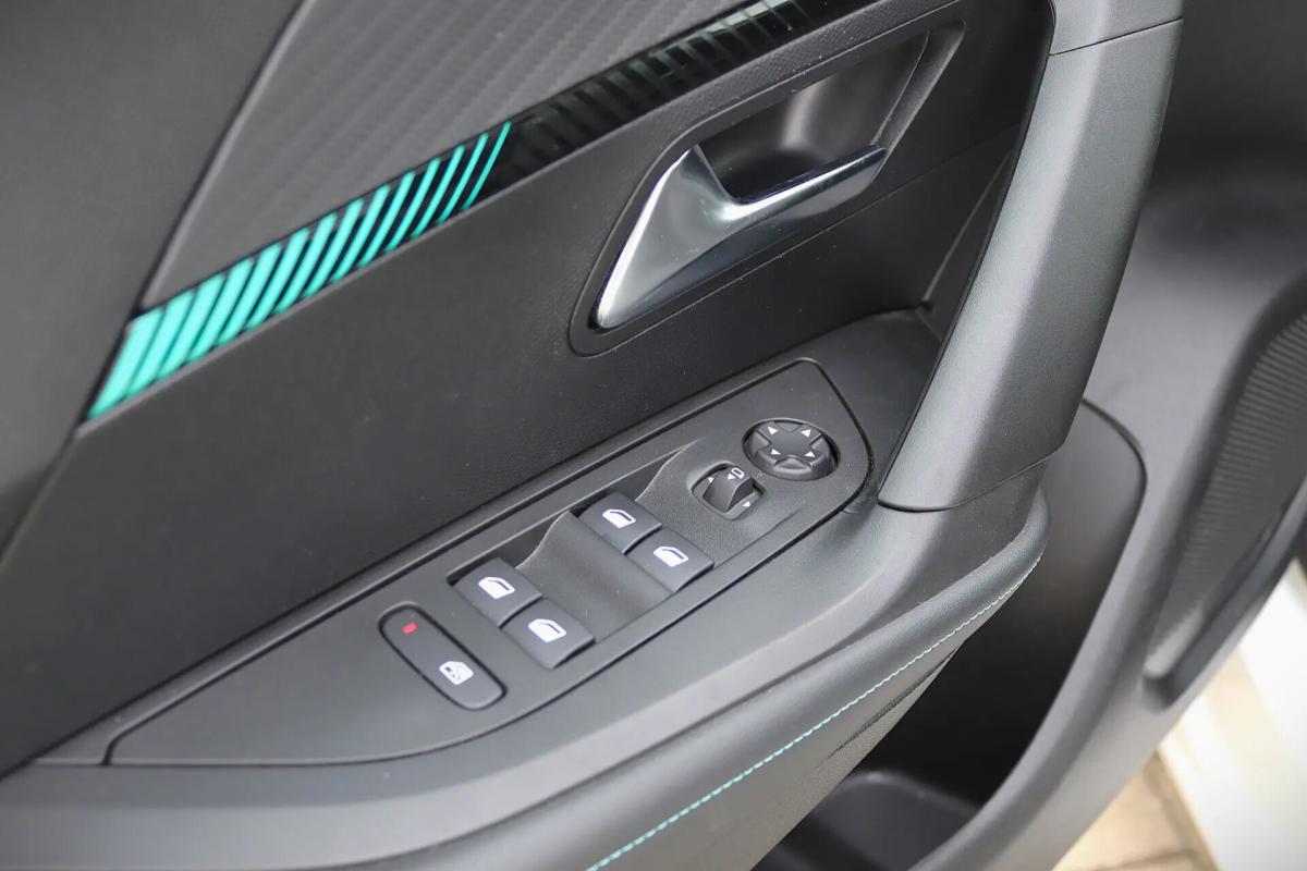 peugeot-2008-2022-gasolina-1199cc