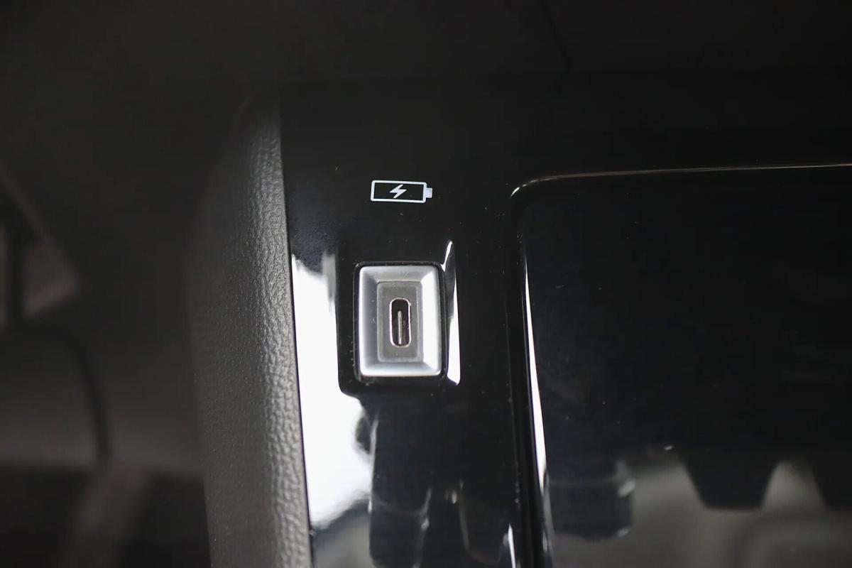 peugeot-2008-2022-gasolina-1199cc