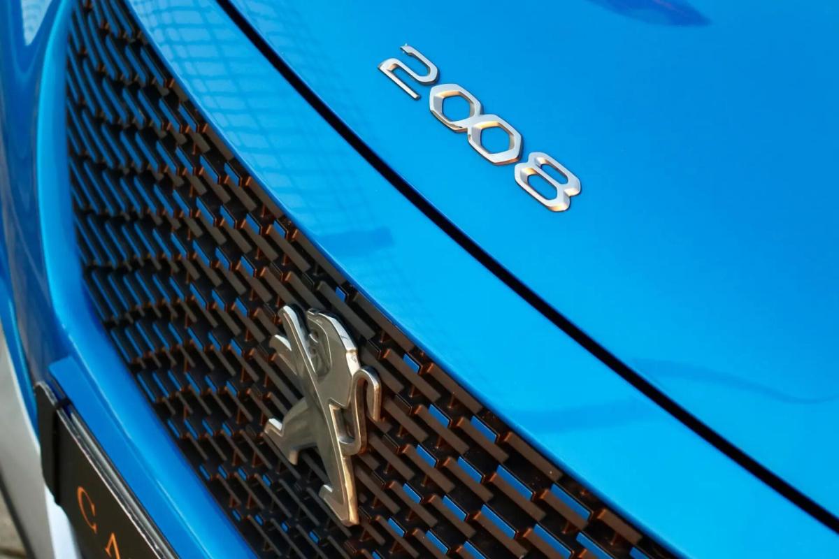 peugeot-e-2008-2022-eletrico-0cc