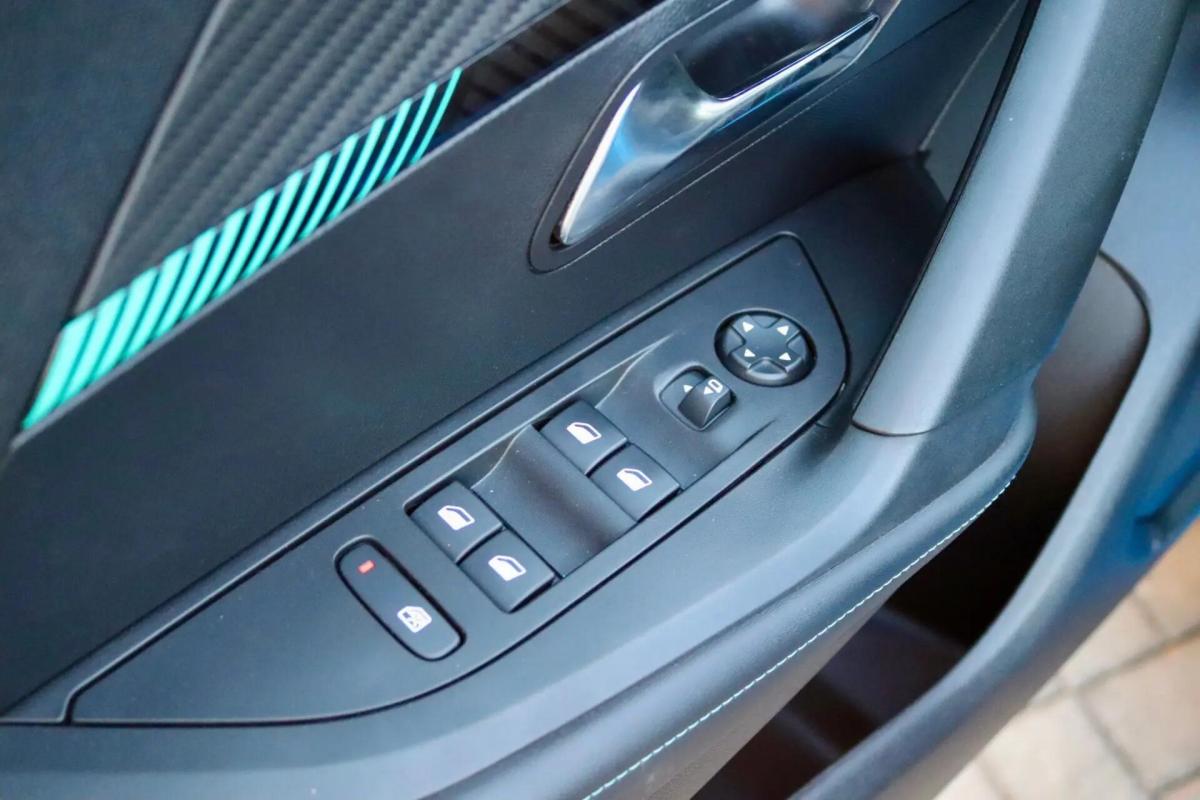 peugeot-e-2008-2022-eletrico-0cc