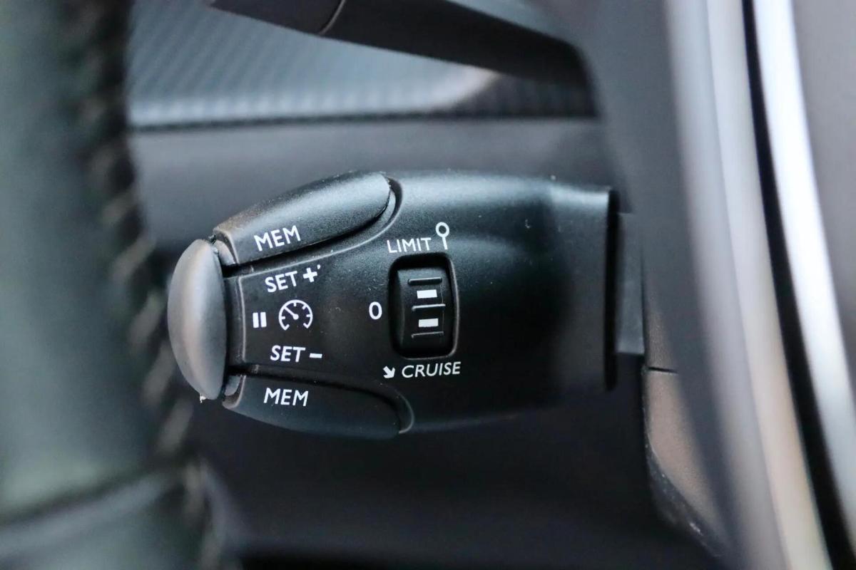 peugeot-e-2008-2022-eletrico-0cc