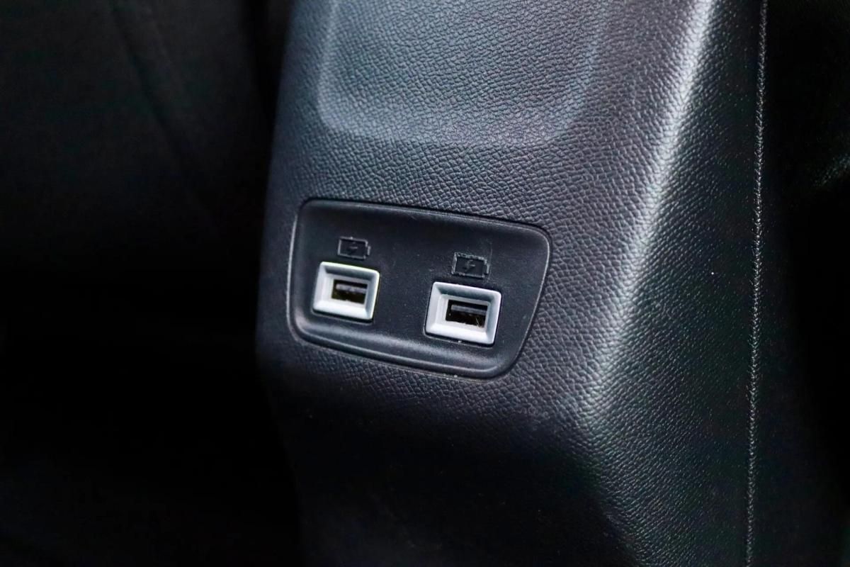 peugeot-e-2008-2022-eletrico-0cc