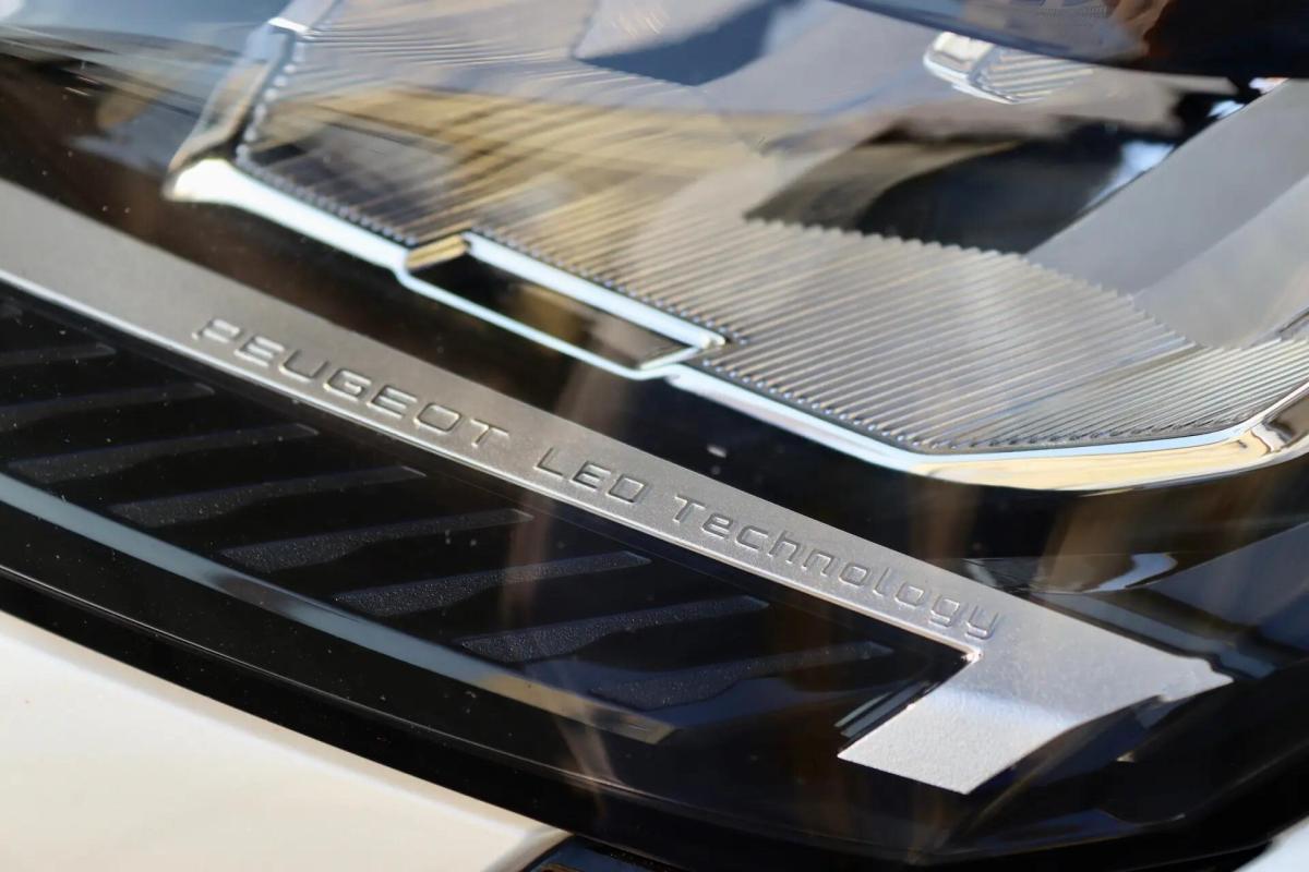 peugeot-308-2022-gasolina-1199cc