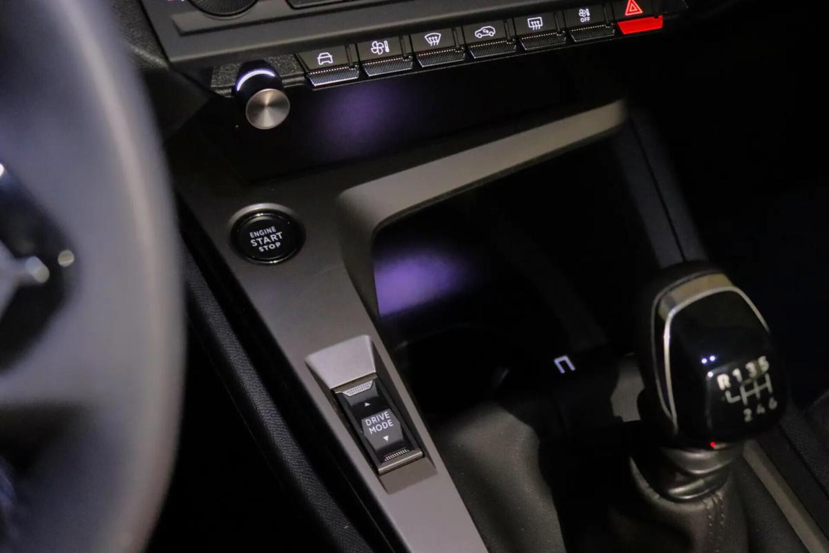 peugeot-308-2022-gasolina-1199cc