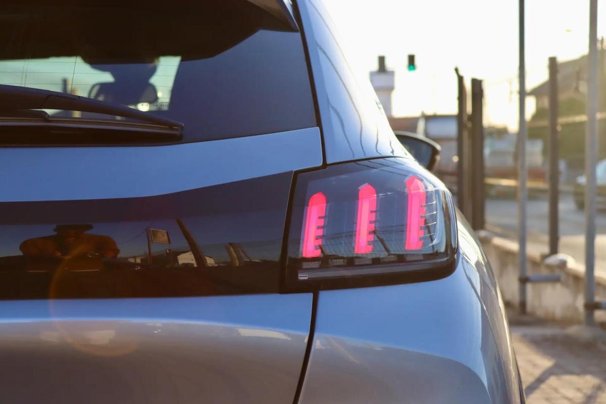 peugeot-e-208-2023-eletrico-0cc