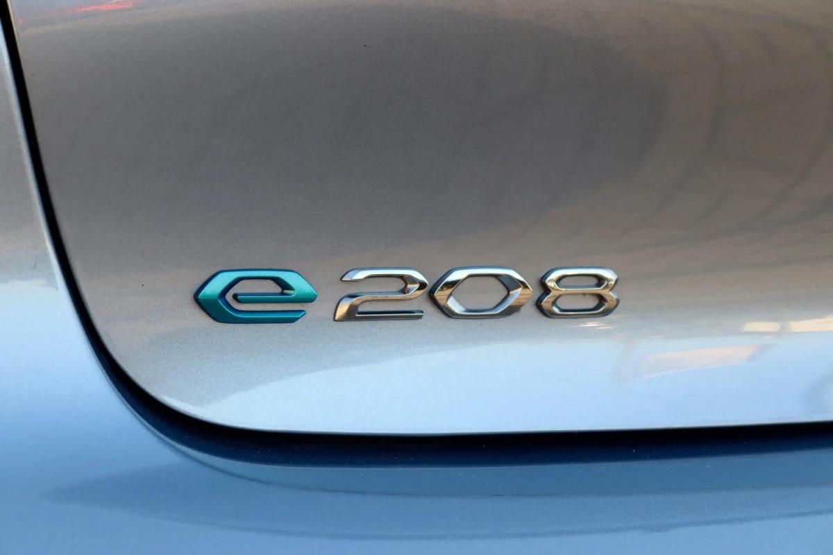 peugeot-e-208-2023-eletrico-0cc
