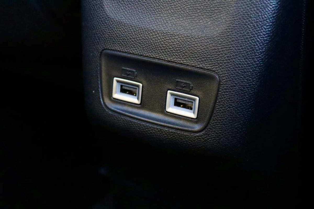 peugeot-e-208-2023-eletrico-0cc