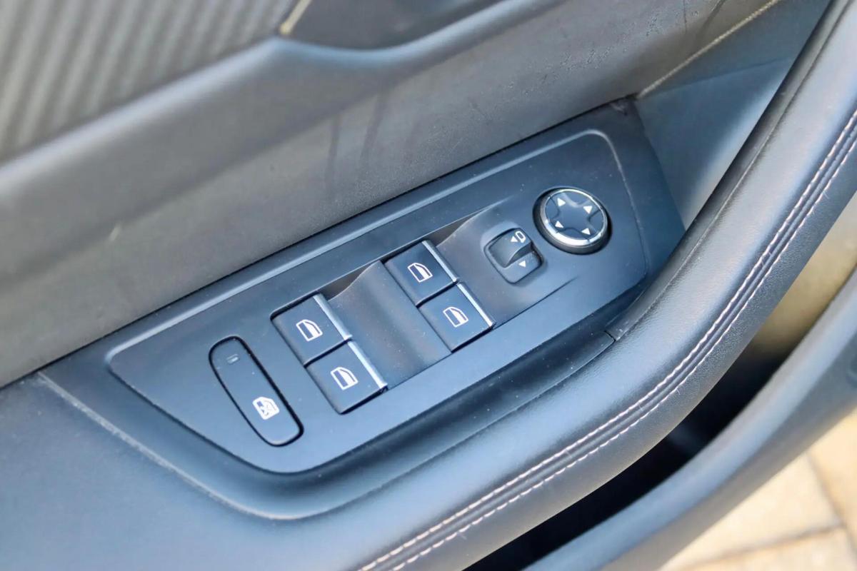 peugeot-508-sw-2021-hibrido-a-gasolina-1598cc