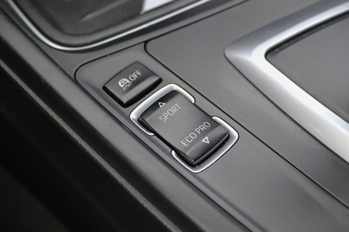 bmw-serie-3-318d-touring-2013-diesel-1995cc