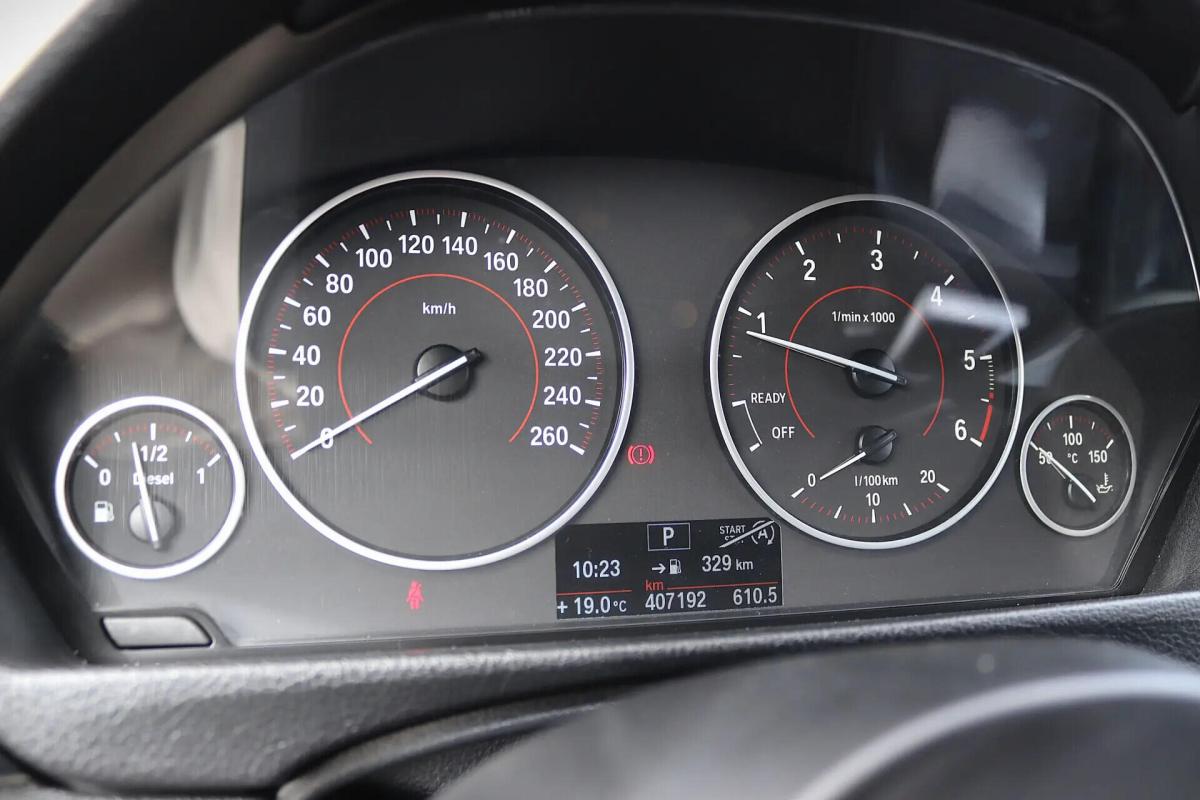 bmw-serie-3-318d-touring-2013-diesel-1995cc