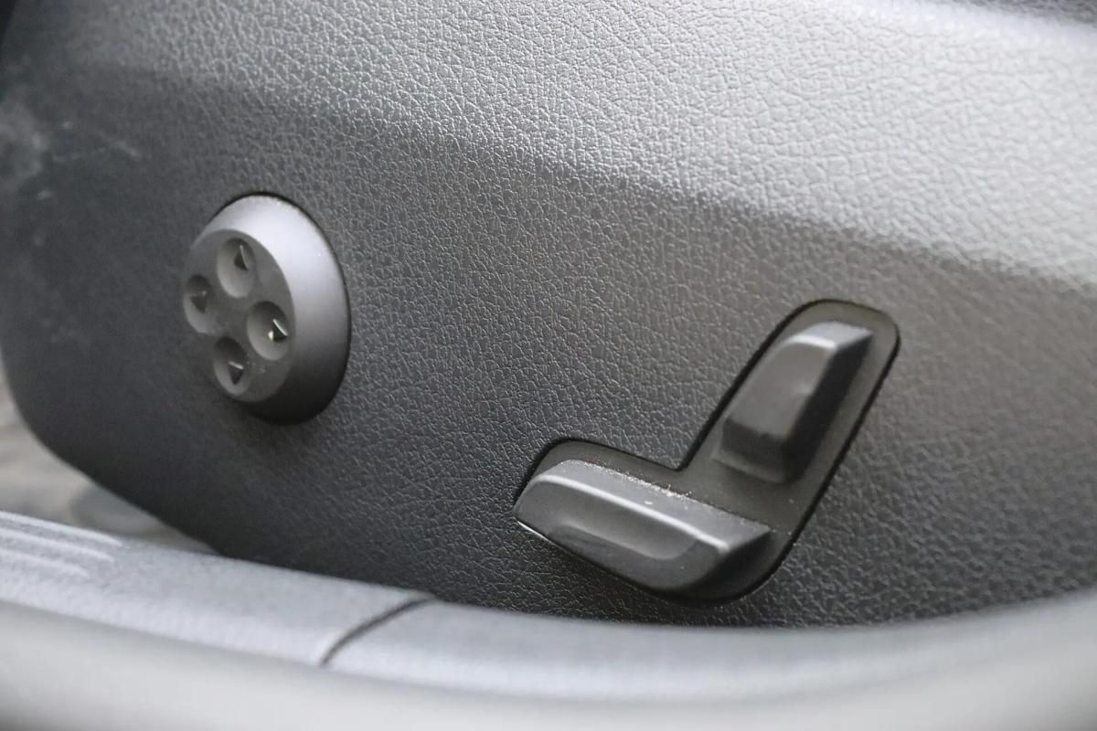 mercedes-benz-classe-c-c-300-e-2022-hibrido-a-gasolina-1999cc