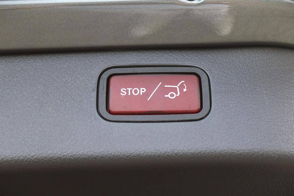 mercedes-benz-classe-c-c-300-e-2022-hibrido-a-gasolina-1999cc