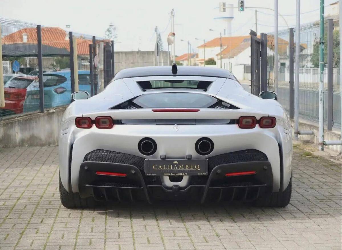 ferrari-sf90-2024-hibrido-a-gasolina-3990cc