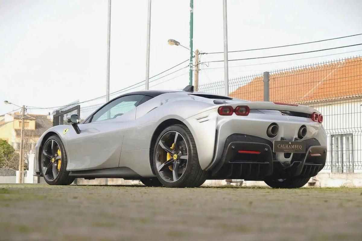 ferrari-sf90-2024-hibrido-a-gasolina-3990cc