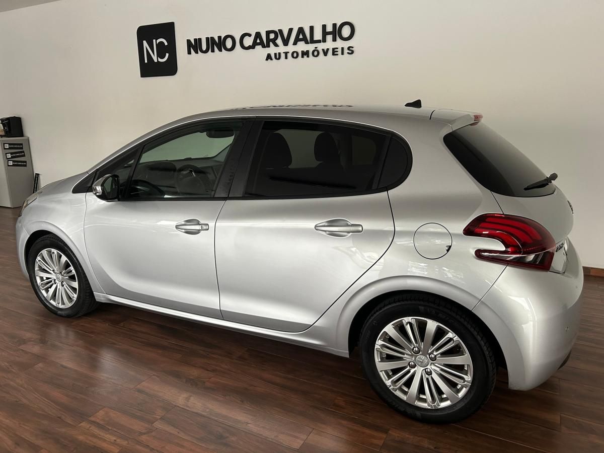 peugeot-208-2017-gasolina-1199cc