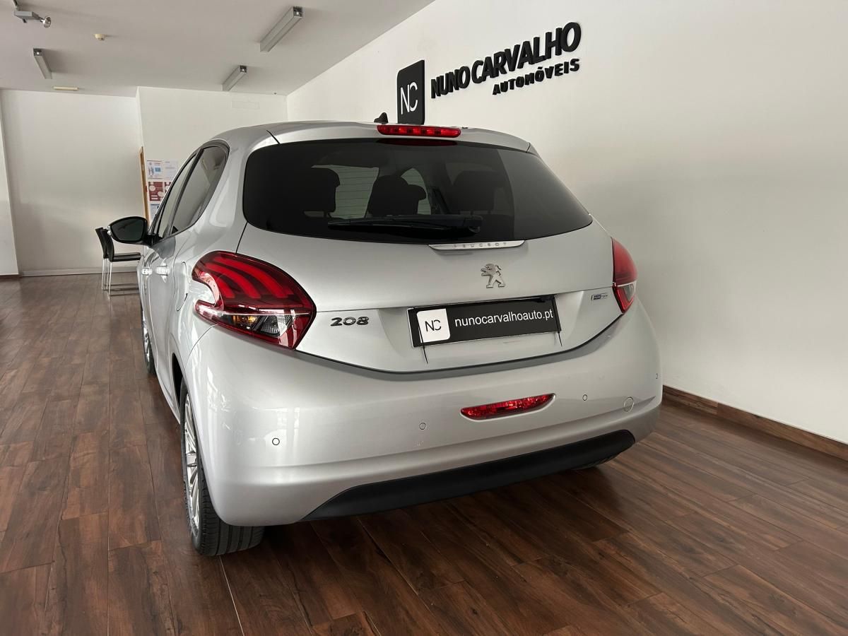 peugeot-208-2017-gasolina-1199cc