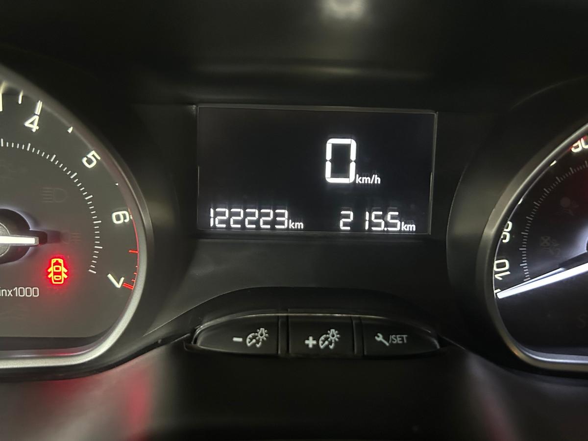 peugeot-208-2017-gasolina-1199cc