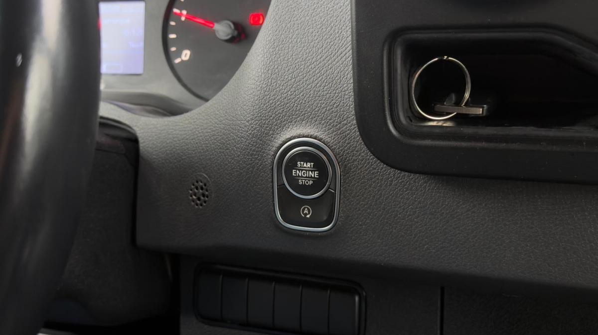 mercedes-benz-sprinter-2022-diesel-1950cc