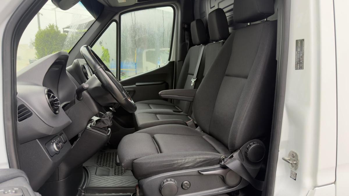 mercedes-benz-sprinter-2022-diesel-1950cc