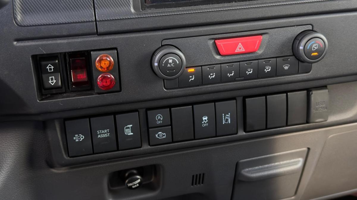 isuzu-nlr-2026-diesel-2999cc