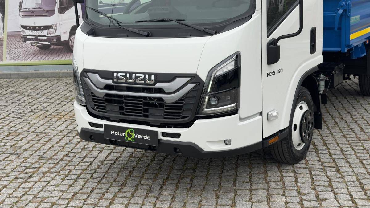 isuzu-nlr-2026-diesel-2999cc