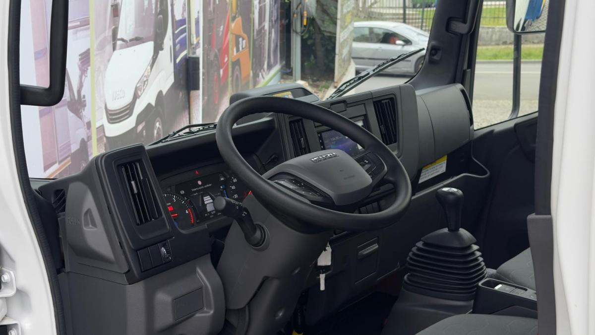 isuzu-nlr-2026-diesel-2999cc