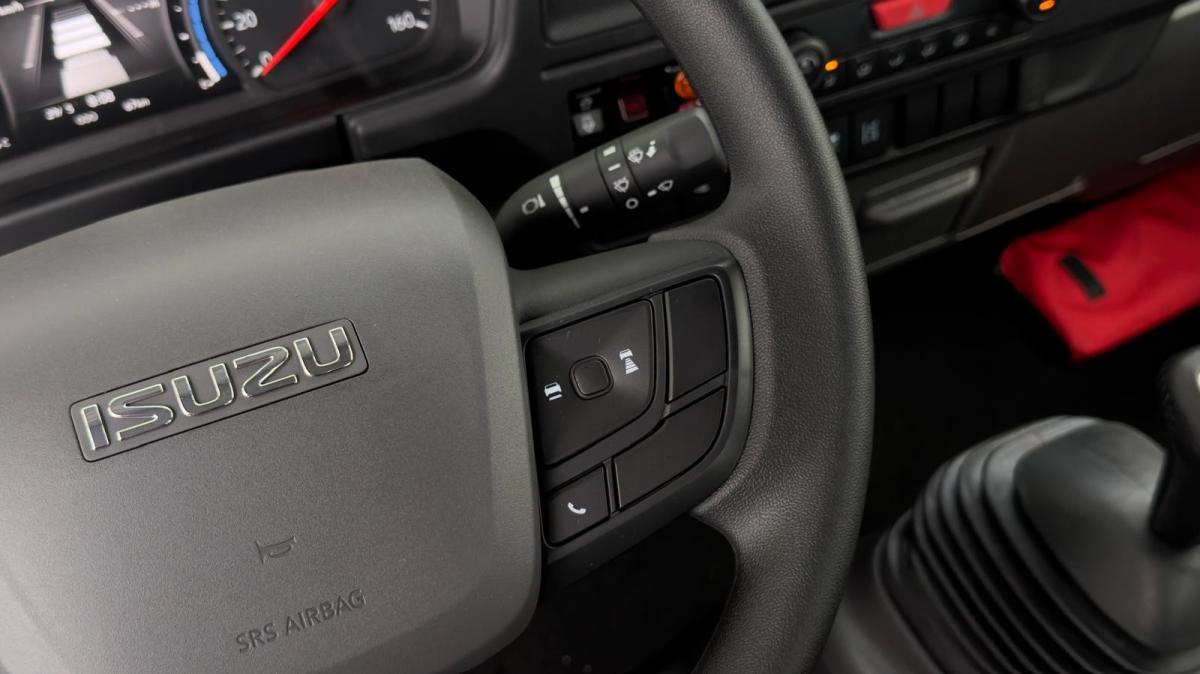isuzu-nlr-2026-diesel-2999cc