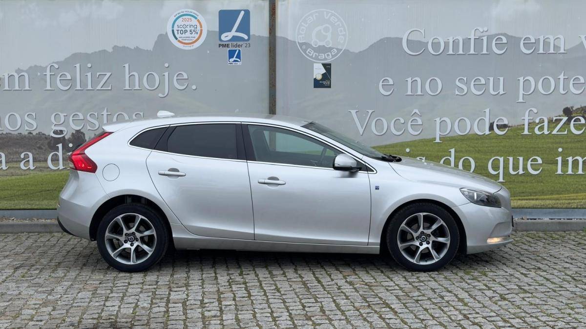 volvo-v40-2015-diesel-1560cc