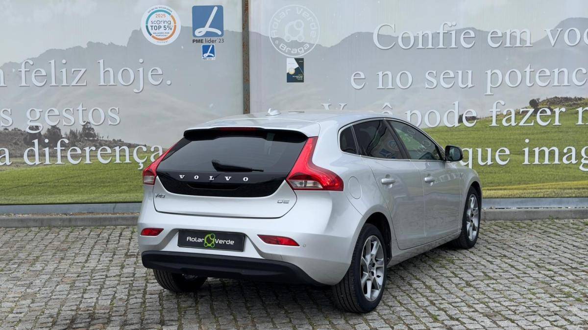 volvo-v40-2015-diesel-1560cc