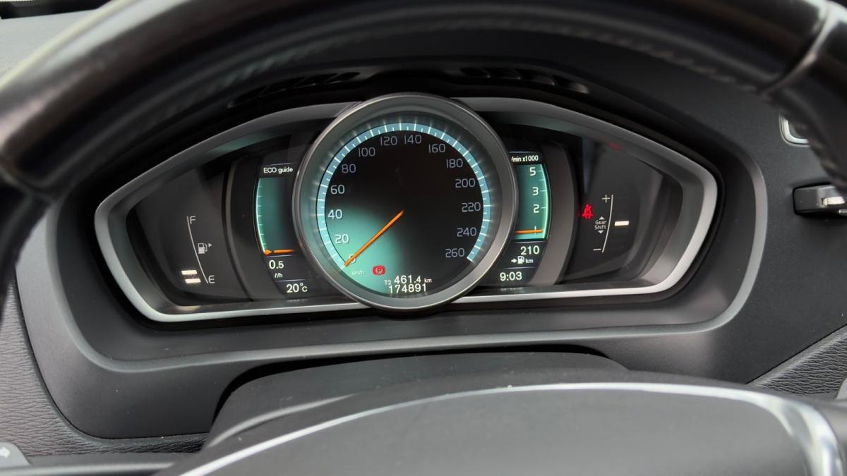 volvo-v40-2015-diesel-1560cc
