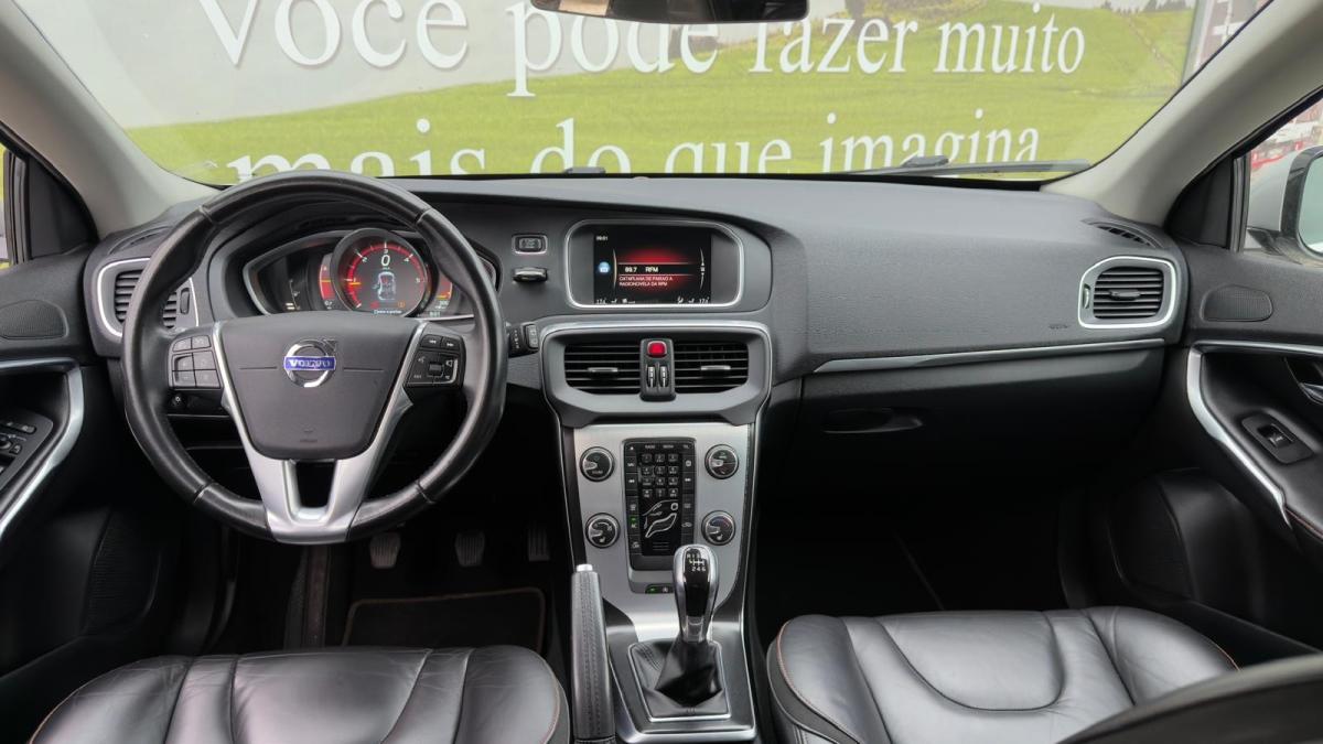 volvo-v40-2015-diesel-1560cc