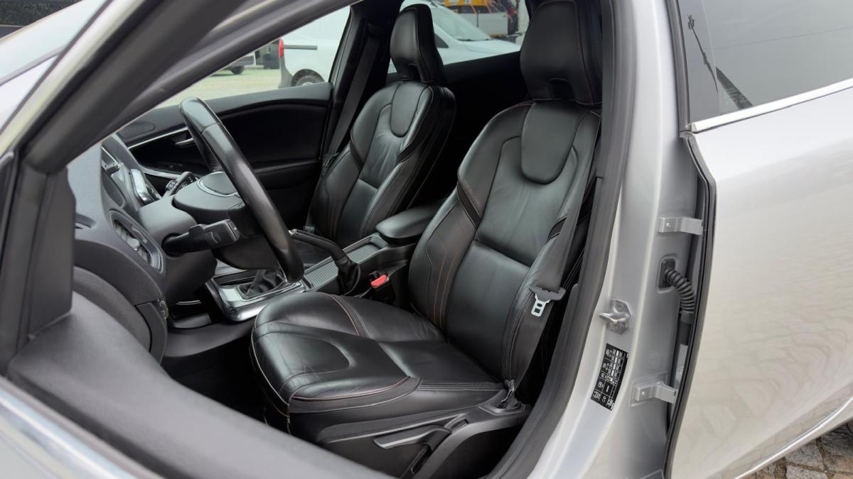 volvo-v40-2015-diesel-1560cc