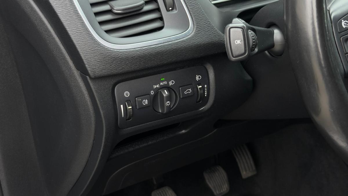 volvo-v40-2015-diesel-1560cc