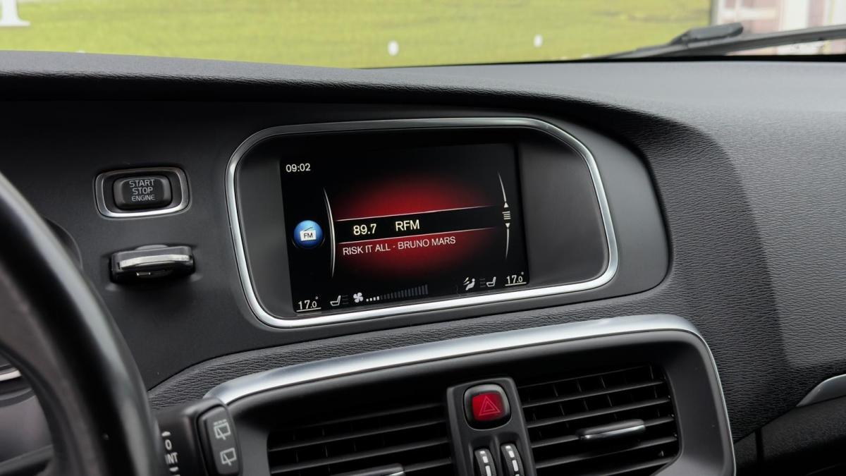 volvo-v40-2015-diesel-1560cc
