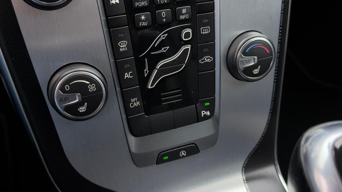 volvo-v40-2015-diesel-1560cc