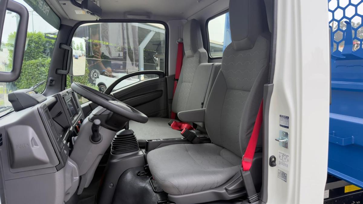 isuzu-nlr-2026-diesel-2999cc