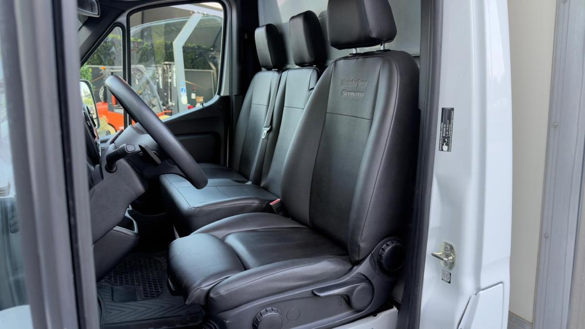 mercedes-benz-sprinter-2023-diesel-1950cc