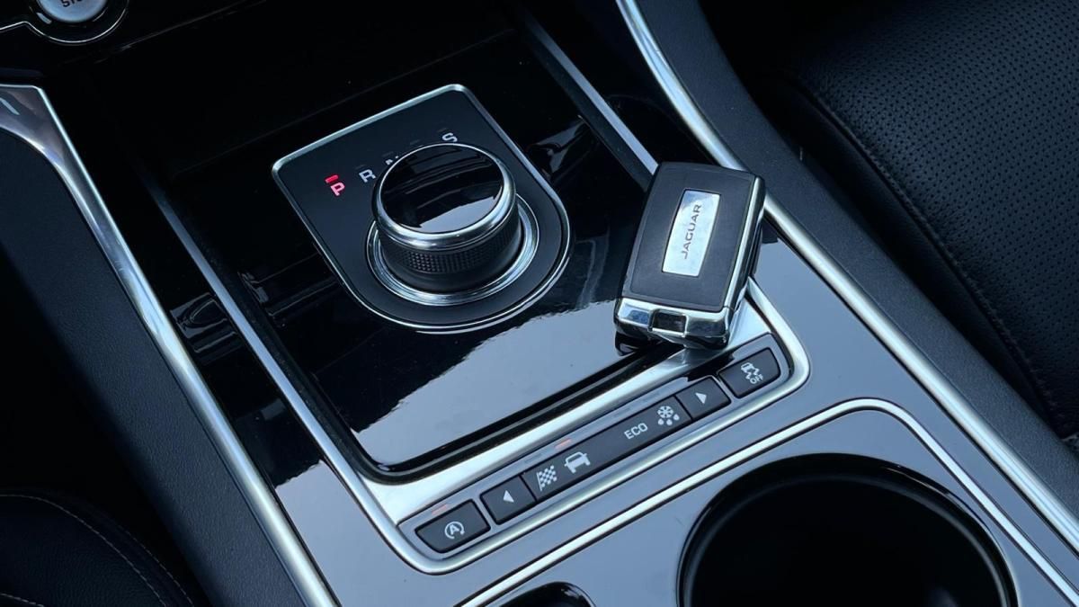 jaguar-xe-2017-diesel-1999cc