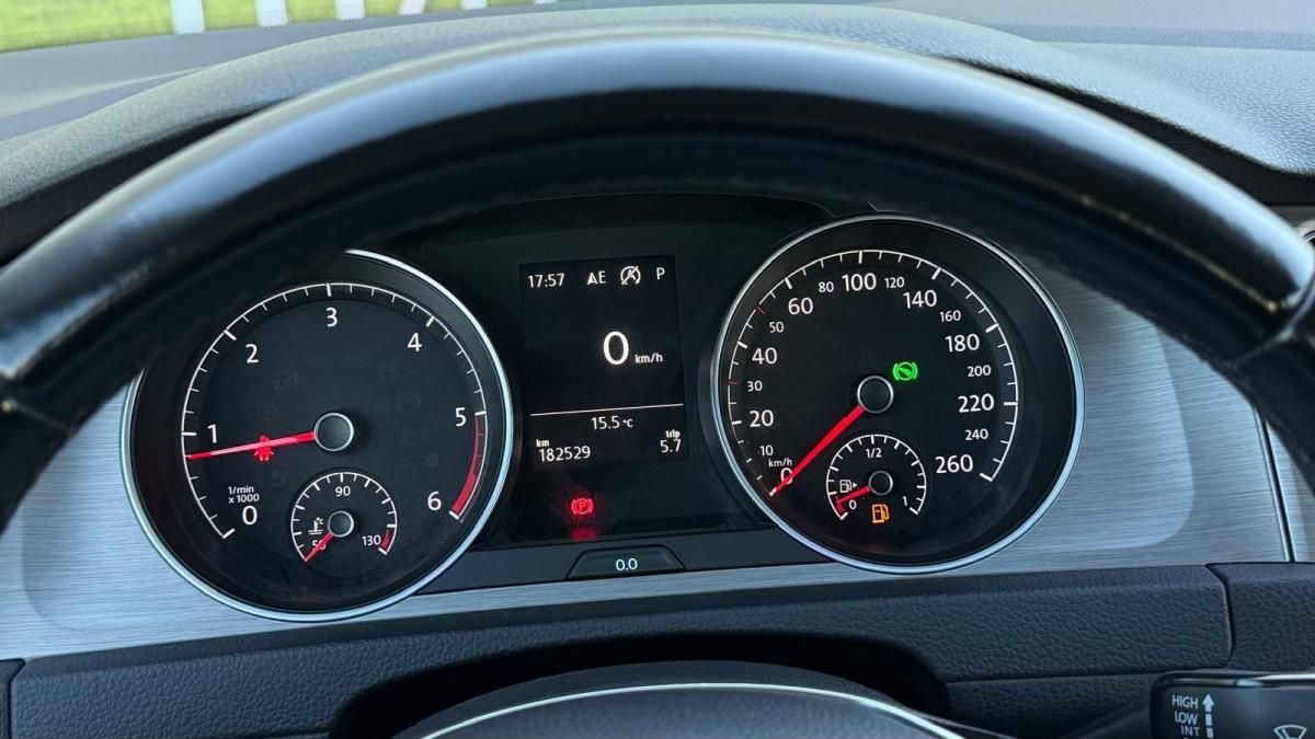 volkswagen-golf-2017-diesel-1598cc