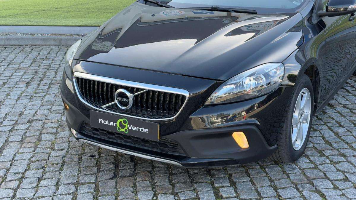 volvo-v40-cross-country-2018-diesel-1969cc