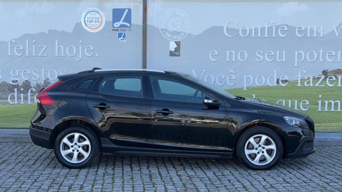 volvo-v40-cross-country-2018-diesel-1969cc