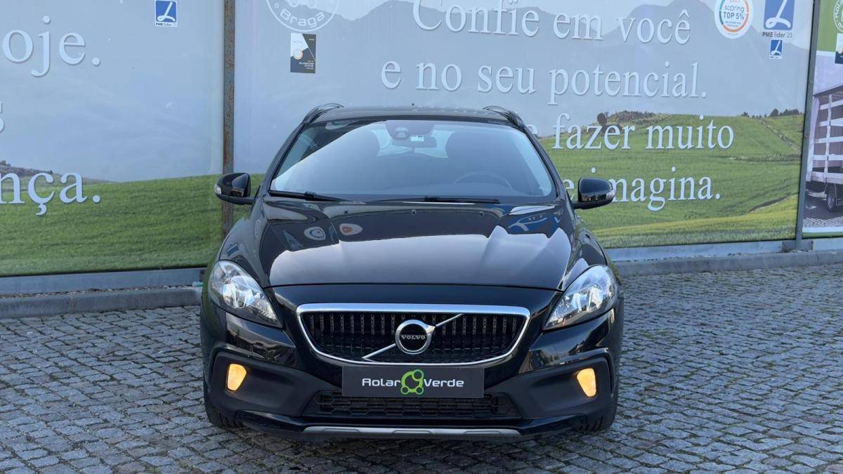 volvo-v40-cross-country-2018-diesel-1969cc