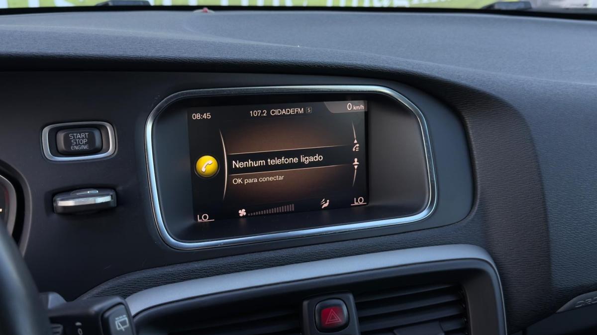 volvo-v40-cross-country-2018-diesel-1969cc