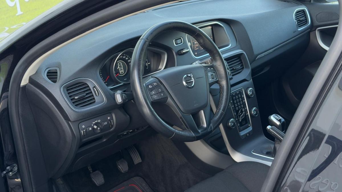 volvo-v40-cross-country-2018-diesel-1969cc