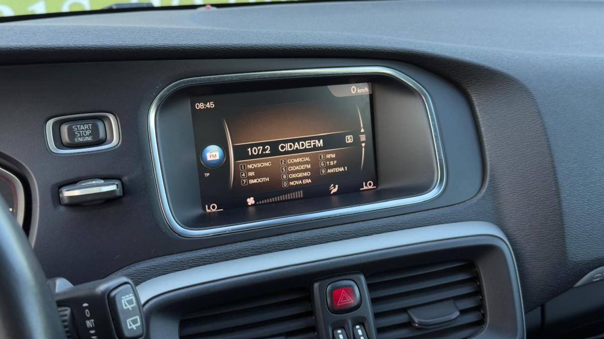 volvo-v40-cross-country-2018-diesel-1969cc