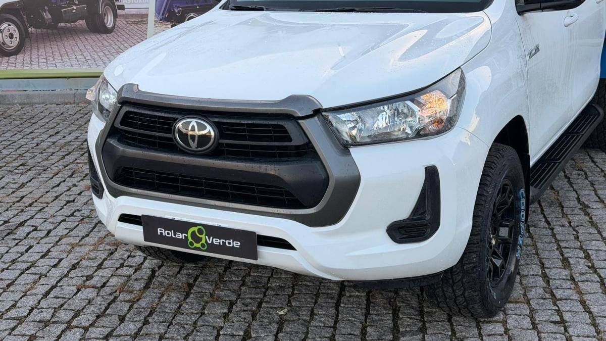 toyota-hilux-2025-diesel-2393cc