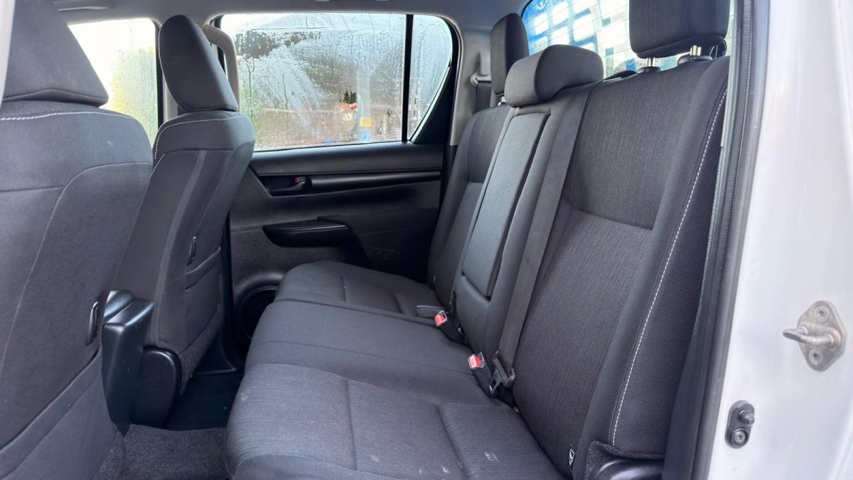toyota-hilux-2025-diesel-2393cc