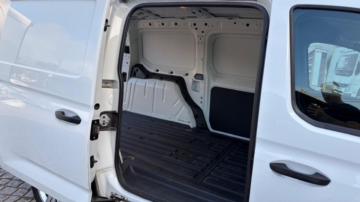 volkswagen-caddy-2023-diesel-1968cc