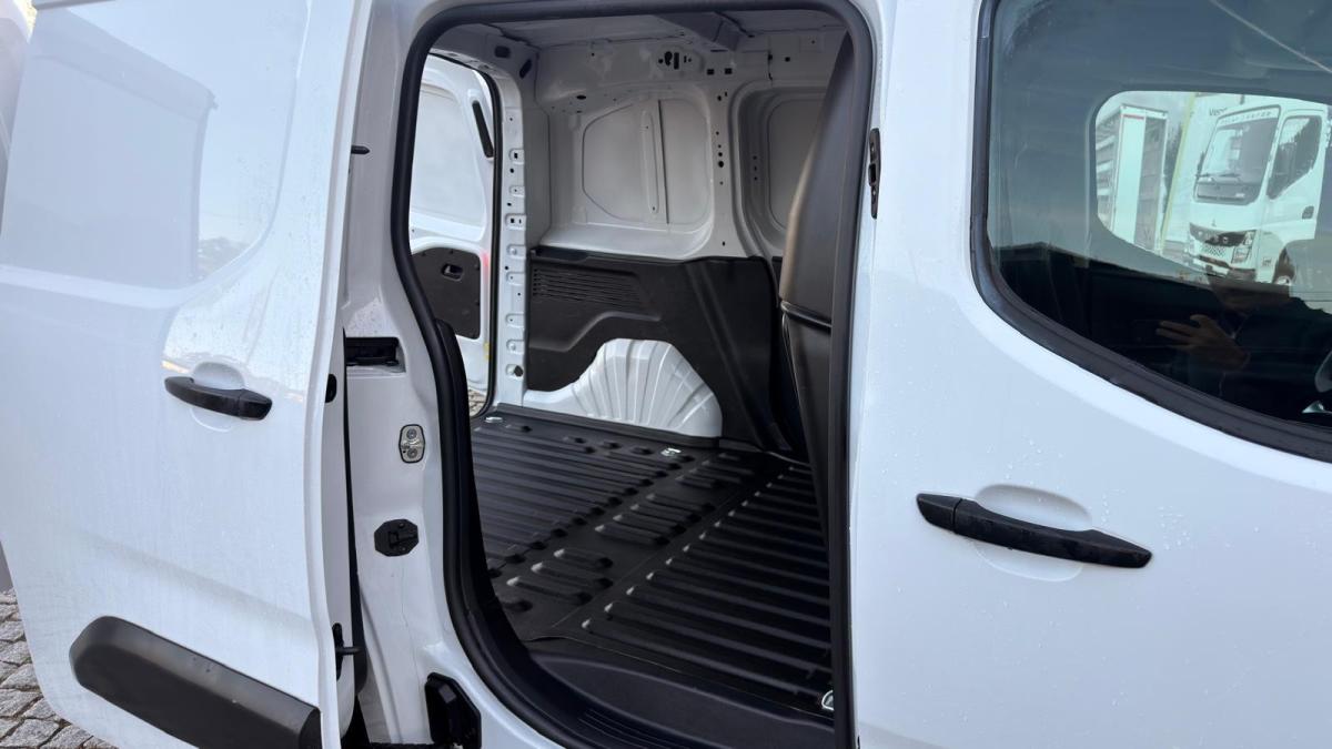 peugeot-partner-2025-diesel-1499cc