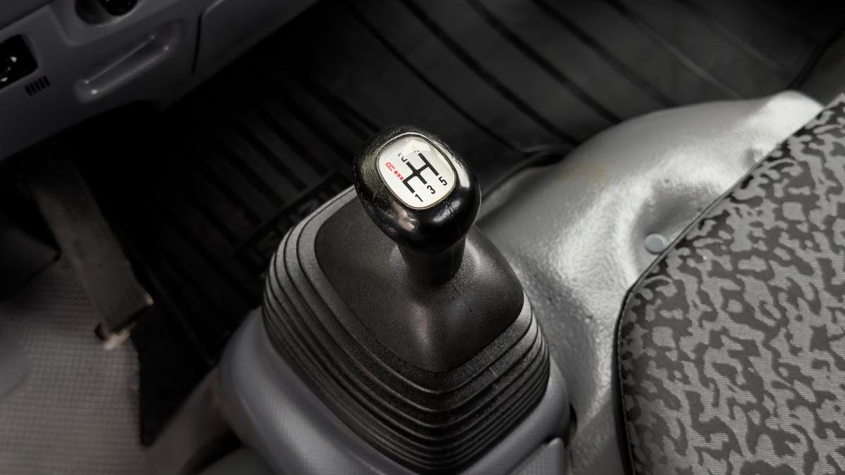 isuzu-nlr-2019-diesel-2999cc